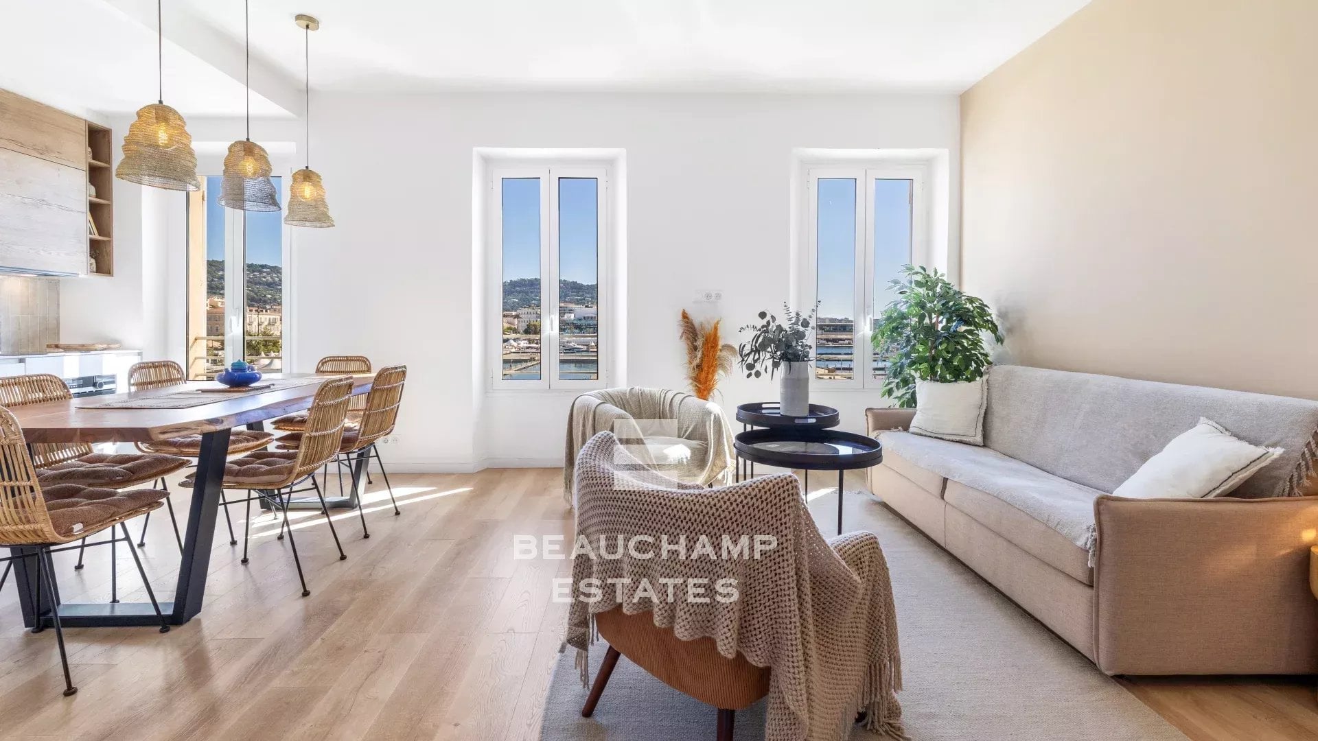 Magnificent 2-bedroom en-suite apartment with sea views – Cannes Old Port Magnificent 2-bedroom en-suite apartment with sea views – Cannes Old Port