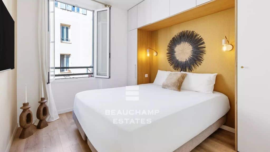 Magnificent 2-bedroom en-suite apartment with sea views – Cannes Old Port