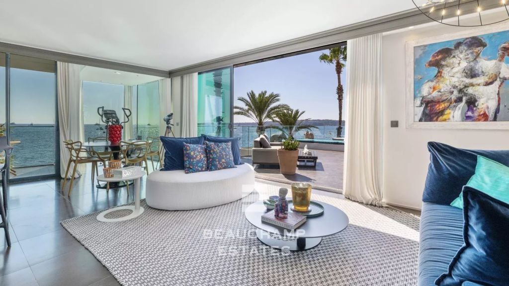 Pointe Croisette – Co-Exclusive Seafront Property with Independent Master Apartment
