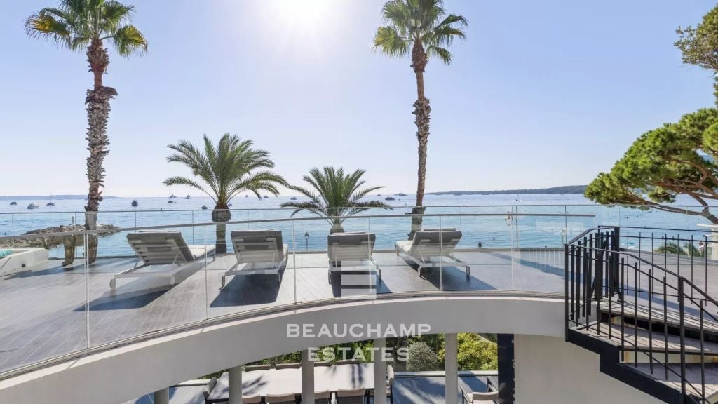 Pointe Croisette – Co-Exclusive Seafront Property with Independent Master Apartment
