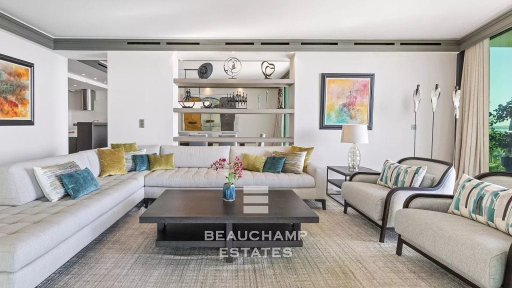 Pointe Croisette – Co-Exclusive Seafront Property with Independent Master Apartment