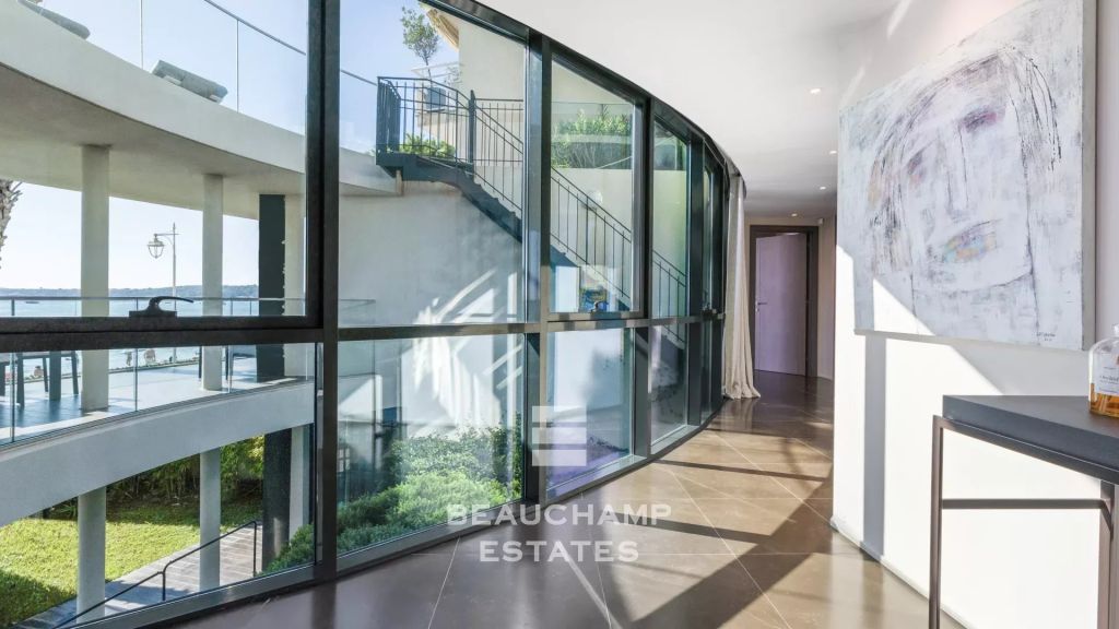 Pointe Croisette – Co-Exclusive Seafront Property with Independent Master Apartment