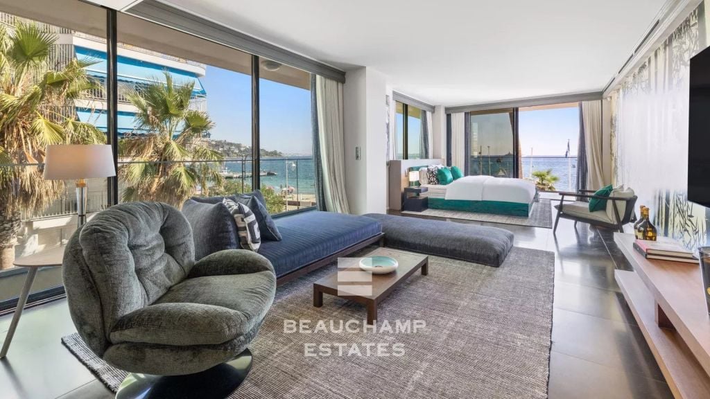Pointe Croisette – Co-Exclusive Seafront Property with Independent Master Apartment