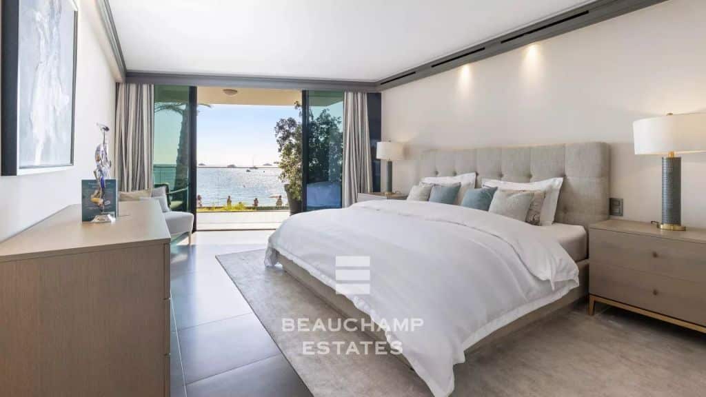 Pointe Croisette – Co-Exclusive Seafront Property with Independent Master Apartment
