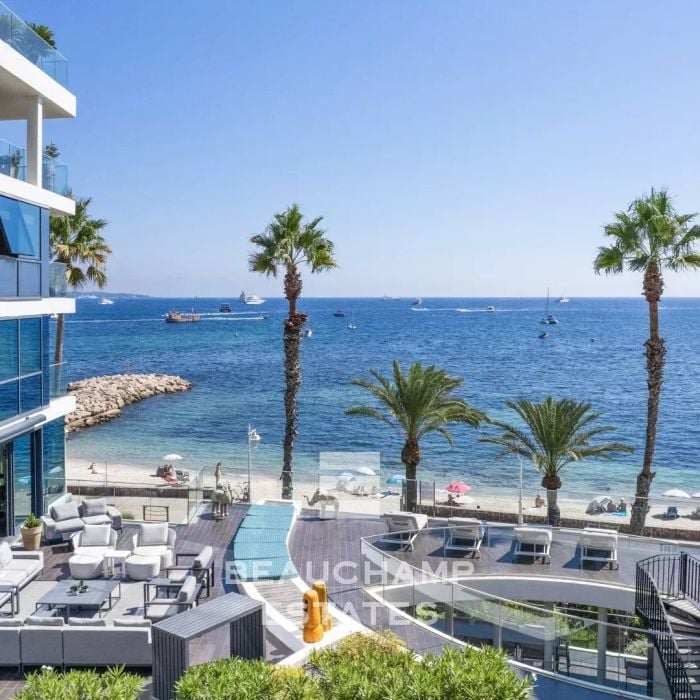 Pointe Croisette – Co-Exclusive Seafront Property with Independent Master Apartment