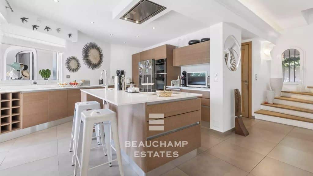 Provençal villa with 4 bedrooms and swimming pool – Valbonne