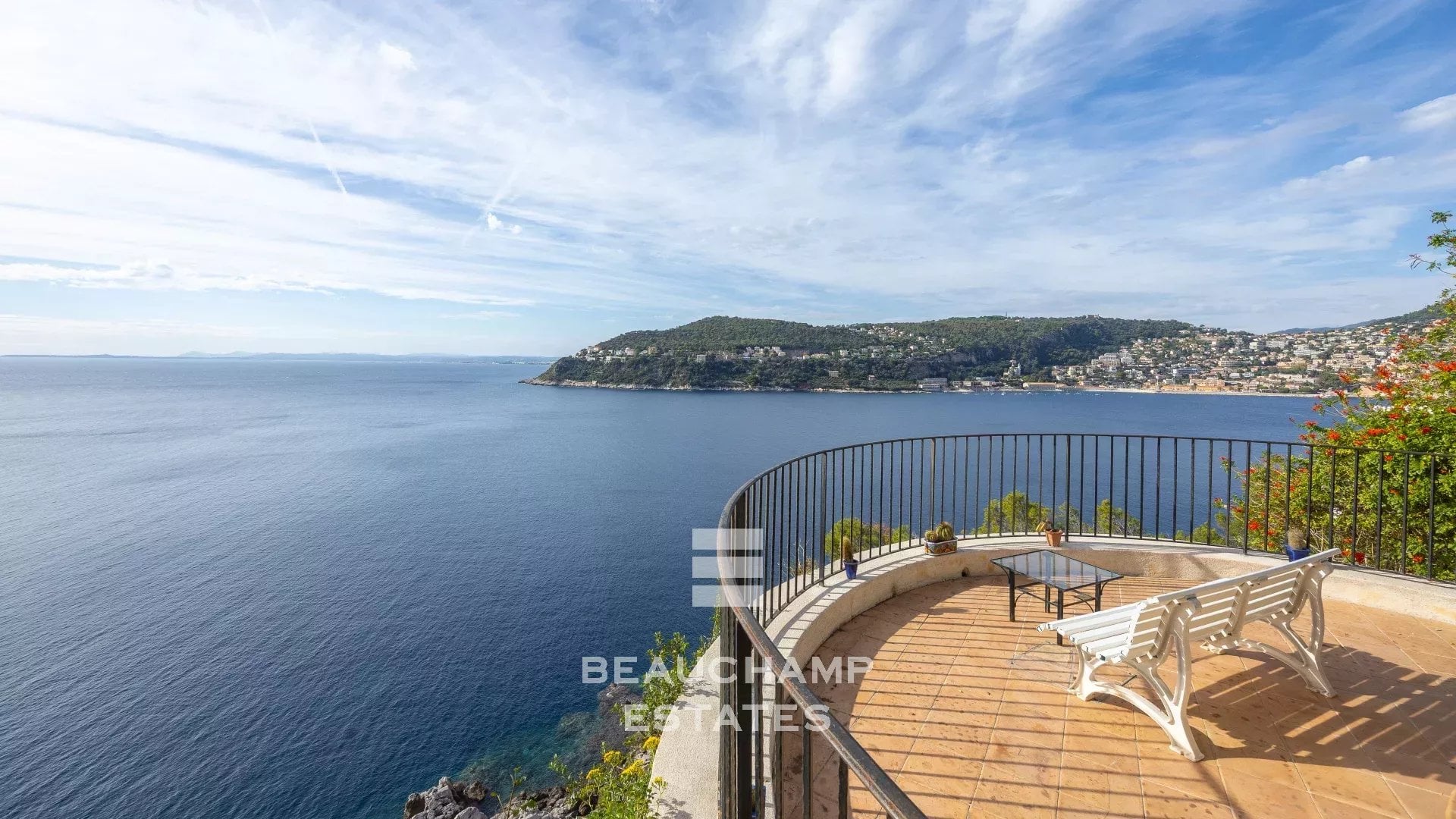 Saint-Jean-Cap-Ferrat – Villa Provençale avec Vue Mer Panoramique et Piscine Chauffée Saint-Jean-Cap-Ferrat – Provençal Villa with Panoramic Sea View and Heated Pool