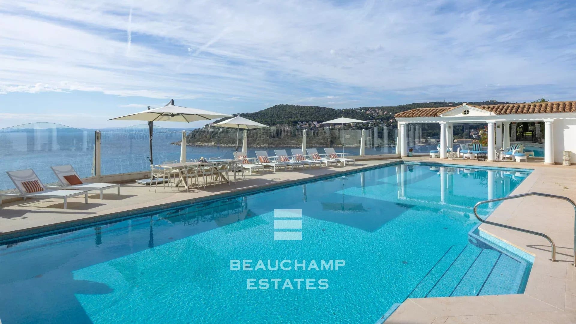 Saint-Jean-Cap-Ferrat – Villa Provençale avec Vue Mer Panoramique et Piscine Chauffée Saint-Jean-Cap-Ferrat – Provençal Villa with Panoramic Sea View and Heated Pool