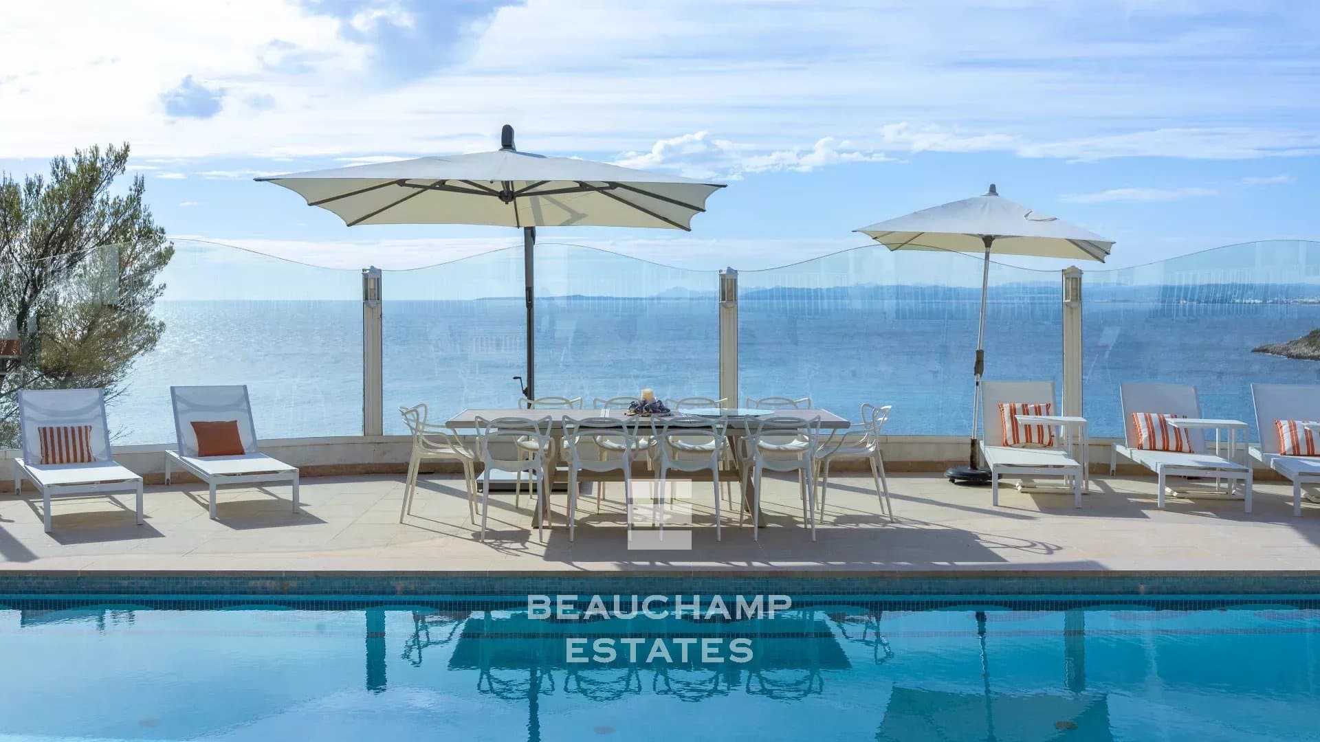 Saint-Jean-Cap-Ferrat – Villa Provençale avec Vue Mer Panoramique et Piscine Chauffée Saint-Jean-Cap-Ferrat – Provençal Villa with Panoramic Sea View and Heated Pool