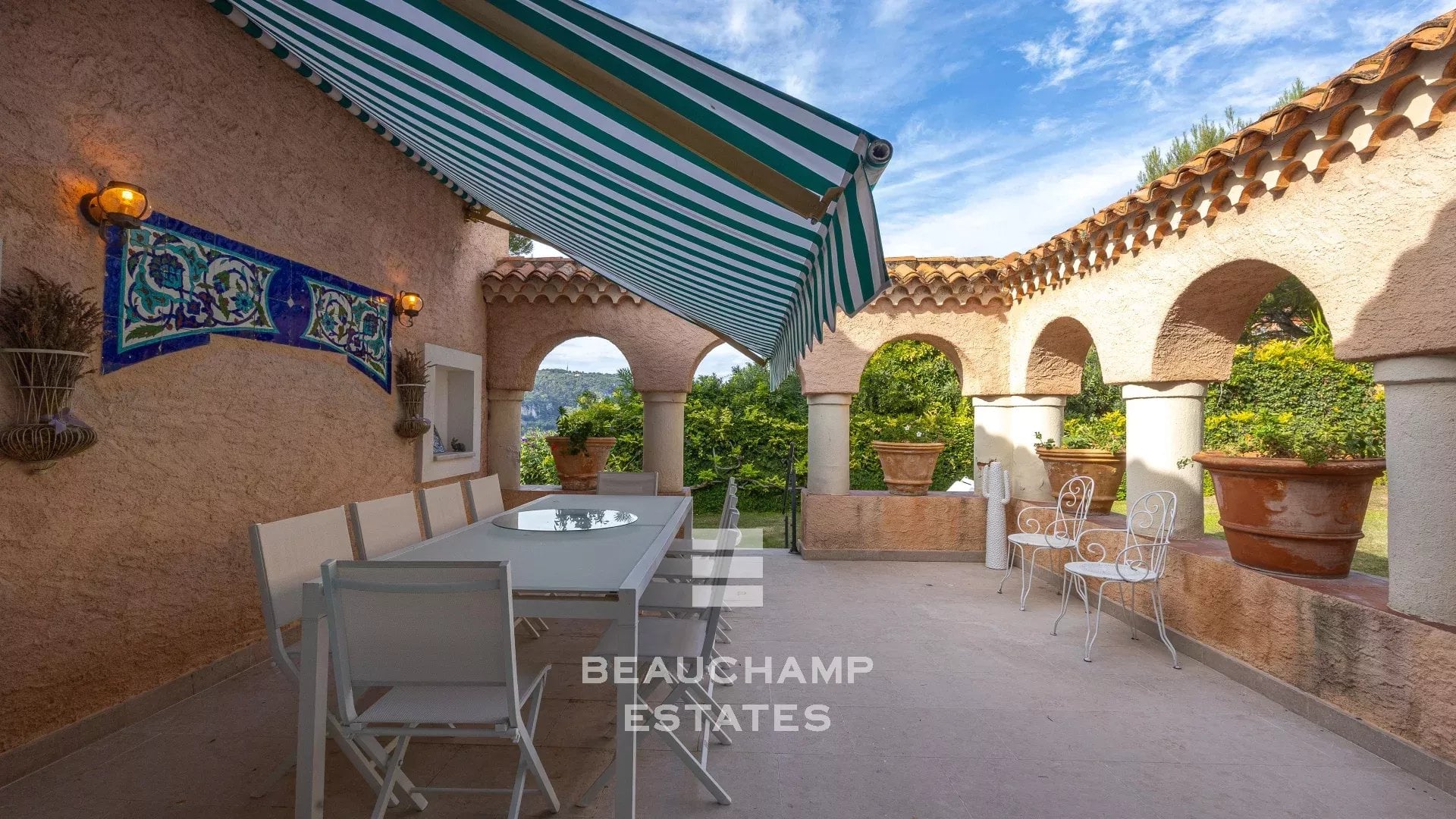 Saint-Jean-Cap-Ferrat – Villa Provençale avec Vue Mer Panoramique et Piscine Chauffée Saint-Jean-Cap-Ferrat – Provençal Villa with Panoramic Sea View and Heated Pool
