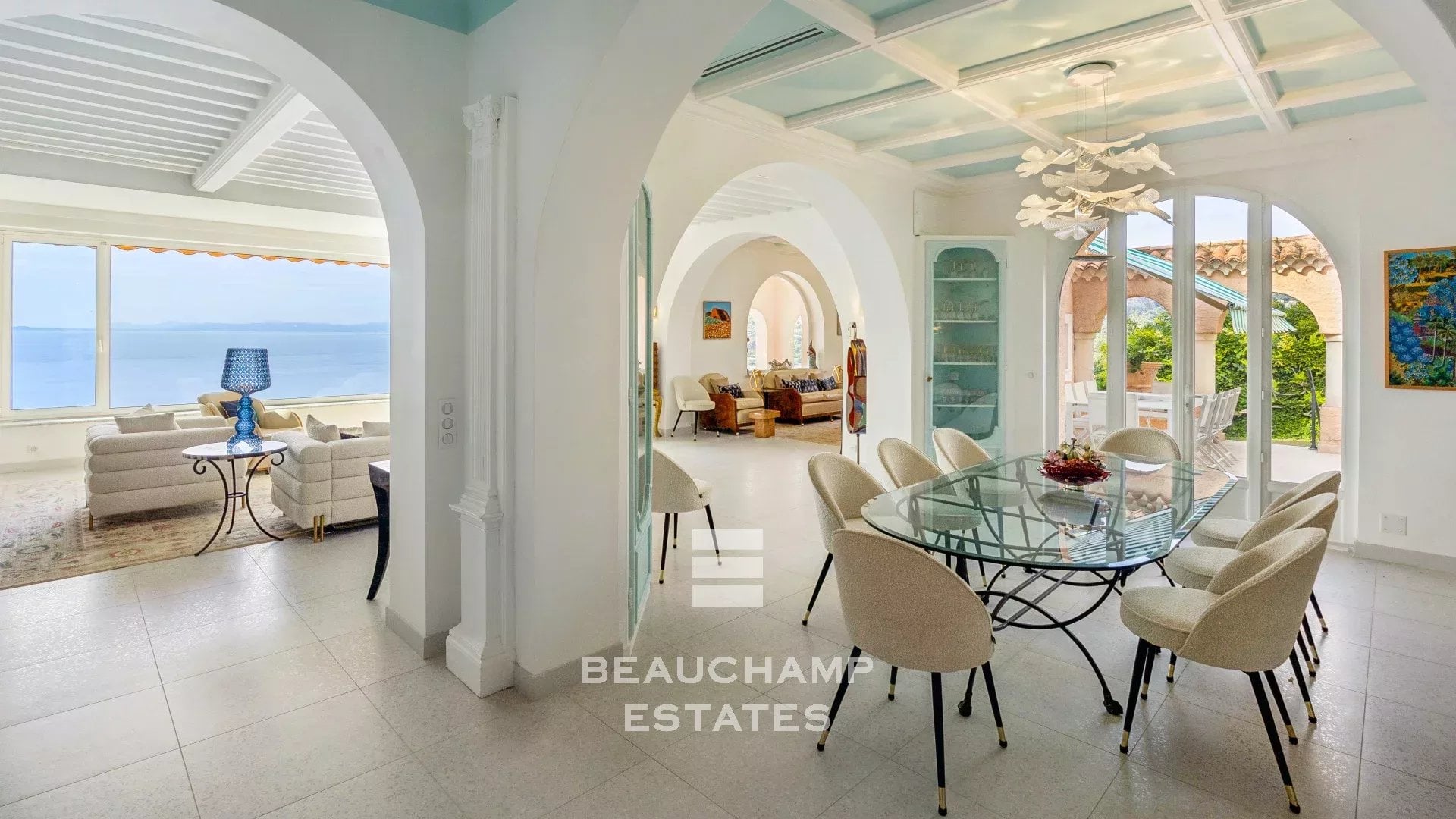 Saint-Jean-Cap-Ferrat – Villa Provençale avec Vue Mer Panoramique et Piscine Chauffée Saint-Jean-Cap-Ferrat – Provençal Villa with Panoramic Sea View and Heated Pool