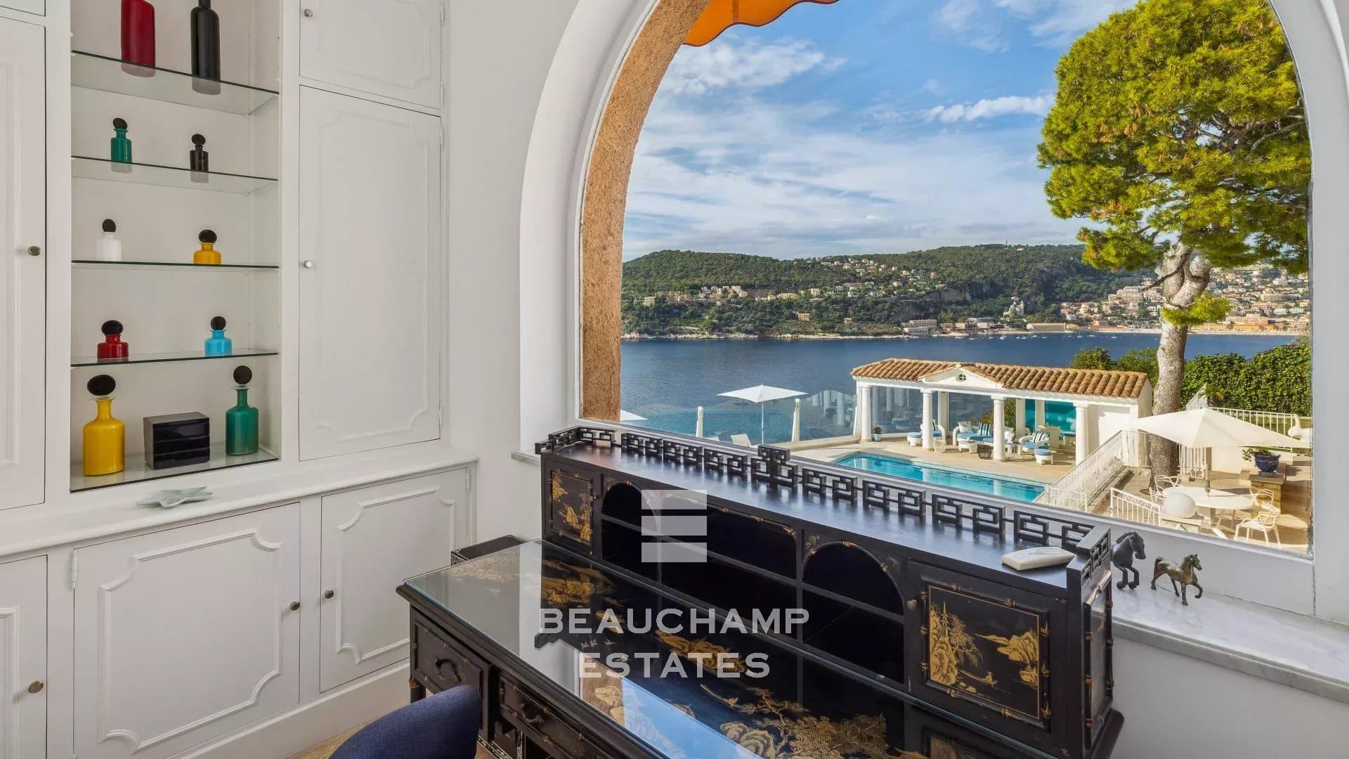 Saint-Jean-Cap-Ferrat – Villa Provençale avec Vue Mer Panoramique et Piscine Chauffée Saint-Jean-Cap-Ferrat – Provençal Villa with Panoramic Sea View and Heated Pool