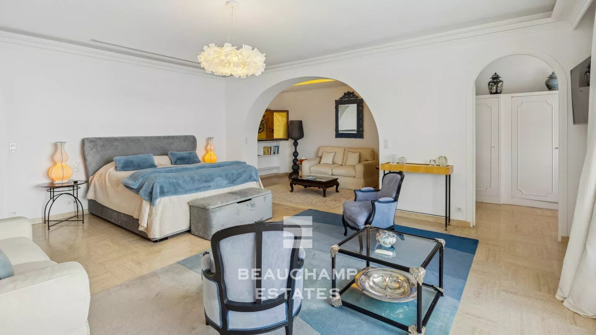 Saint-Jean-Cap-Ferrat – Villa Provençale avec Vue Mer Panoramique et Piscine Chauffée Saint-Jean-Cap-Ferrat – Provençal Villa with Panoramic Sea View and Heated Pool