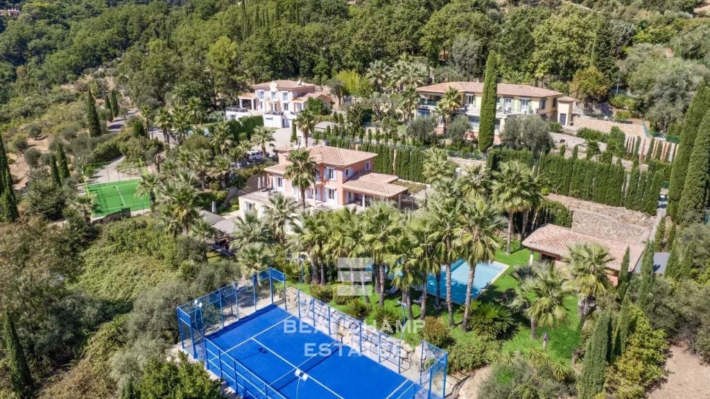Single-level 7-bedroom villa with outbuildings and potential for a boutique hotel – Grasse