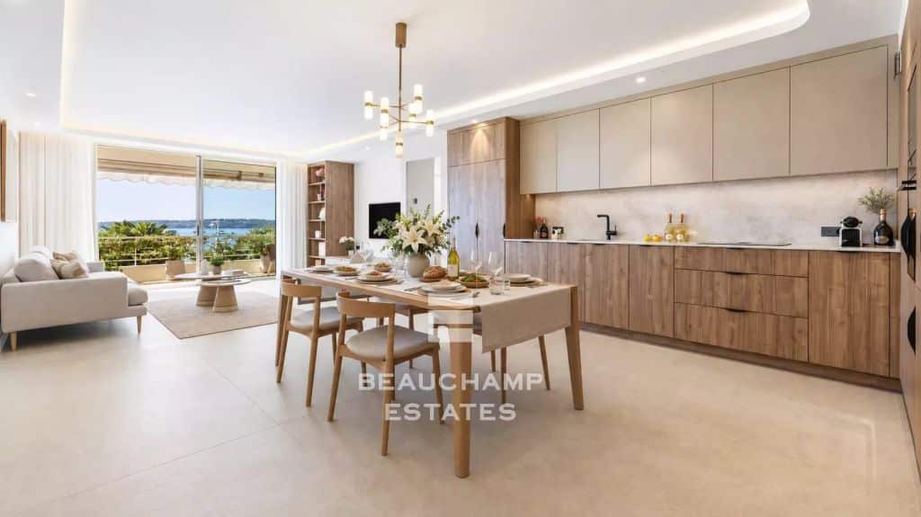 Three-bedroom apartment with sea view – Cannes Palm Beach