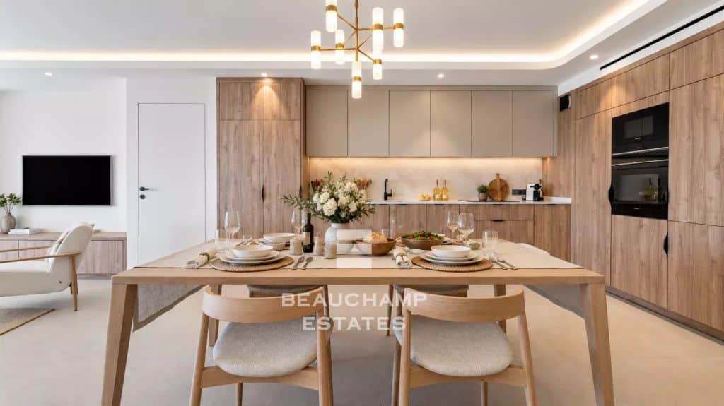 Three-bedroom apartment with sea view – Cannes Palm Beach