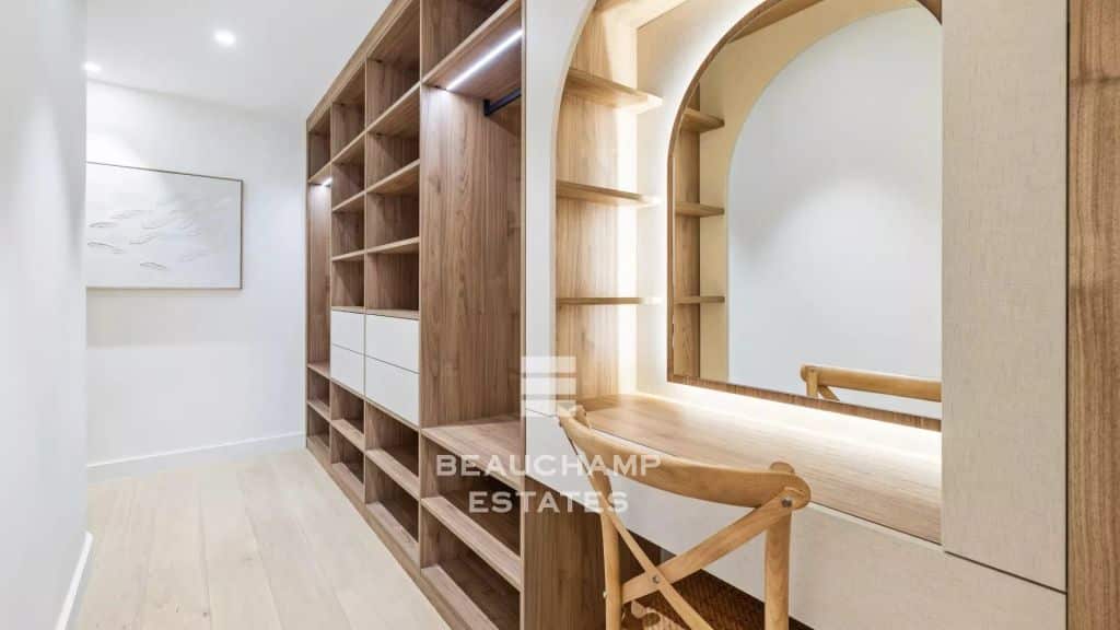 Three-bedroom apartment with sea view – Cannes Palm Beach