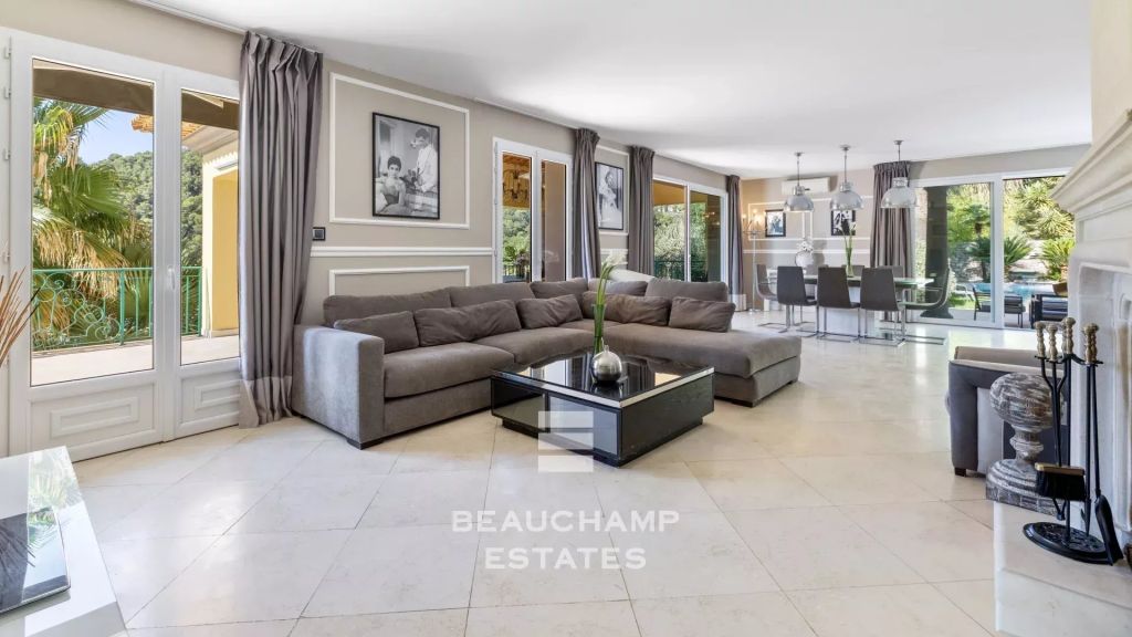 Villa with Two Independent Apartments and Hotel Development Potential – Grasse