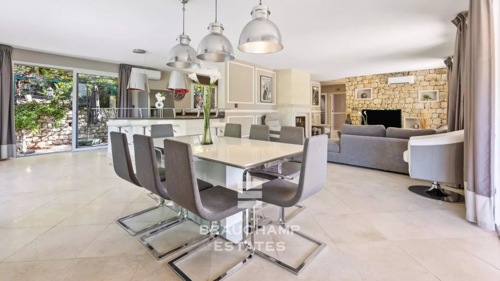 Villa with Two Independent Apartments and Hotel Development Potential – Grasse