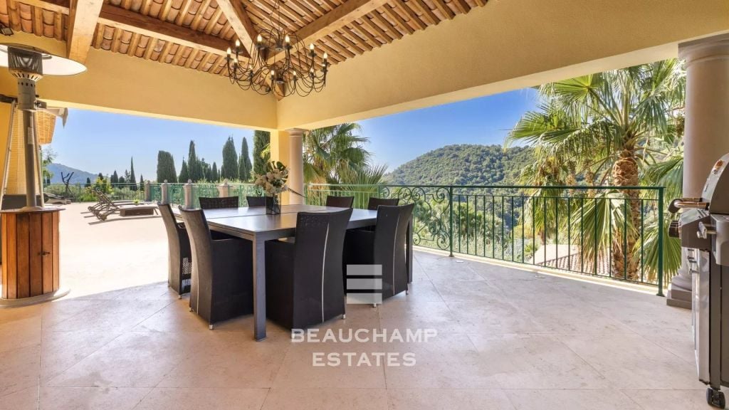 Villa with Two Independent Apartments and Hotel Development Potential – Grasse