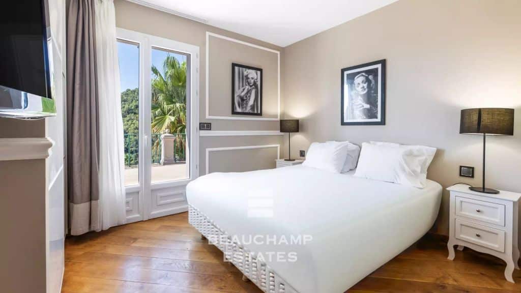 Villa with Two Independent Apartments and Hotel Development Potential – Grasse