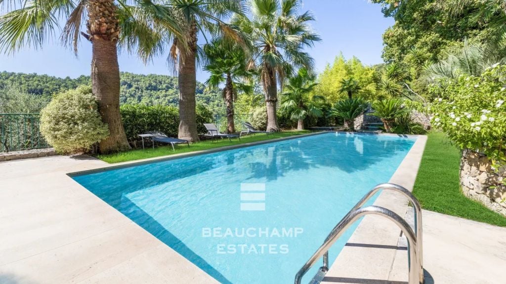 Villa with Two Independent Apartments and Hotel Development Potential – Grasse