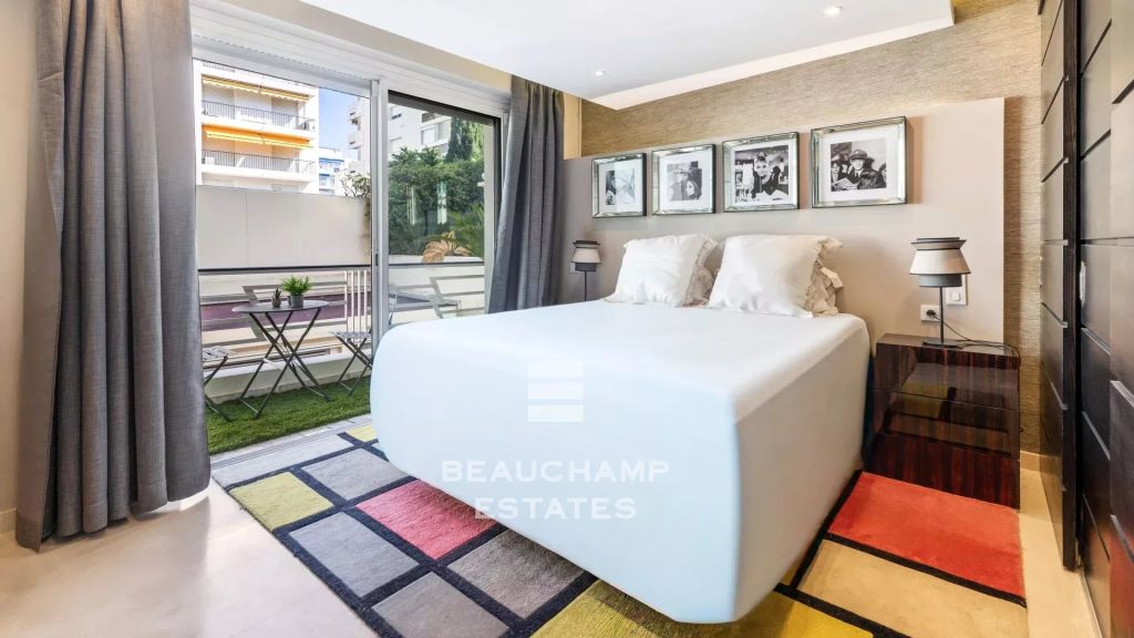 2-Bedroom Apartment with Terrace – Cannes Croisette