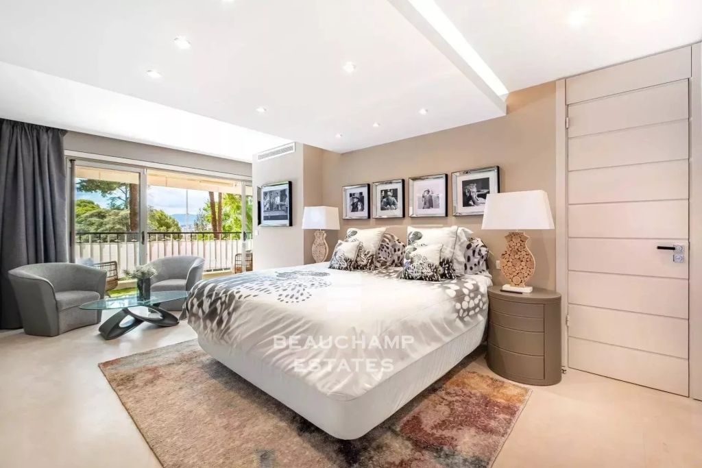2-Bedroom Apartment with Terrace – Cannes Croisette