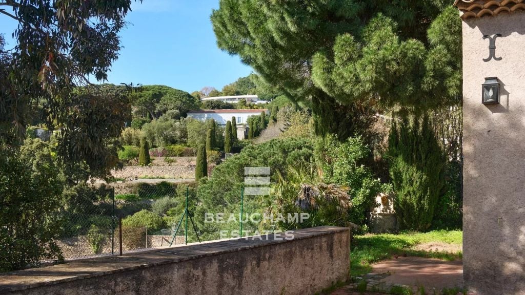 5-bedroom property to renovate with panoramic sea view – Cannes – La Croix-des-Gardes