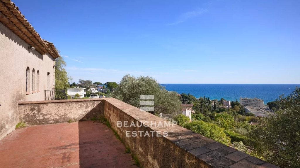 5-bedroom property to renovate with panoramic sea view – Cannes – La Croix-des-Gardes