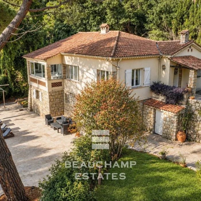 5 Bedrooms Villa, Domniant position, close to Mougins Village