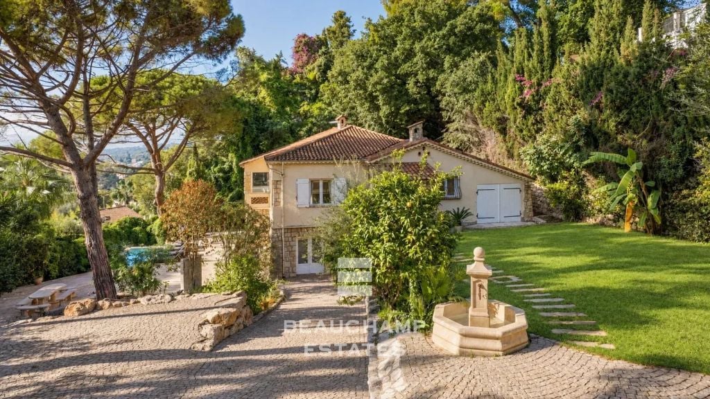 5 Bedrooms Villa, Domniant position, close to Mougins Village