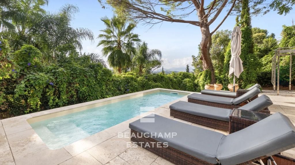5 Bedrooms Villa, Domniant position, close to Mougins Village