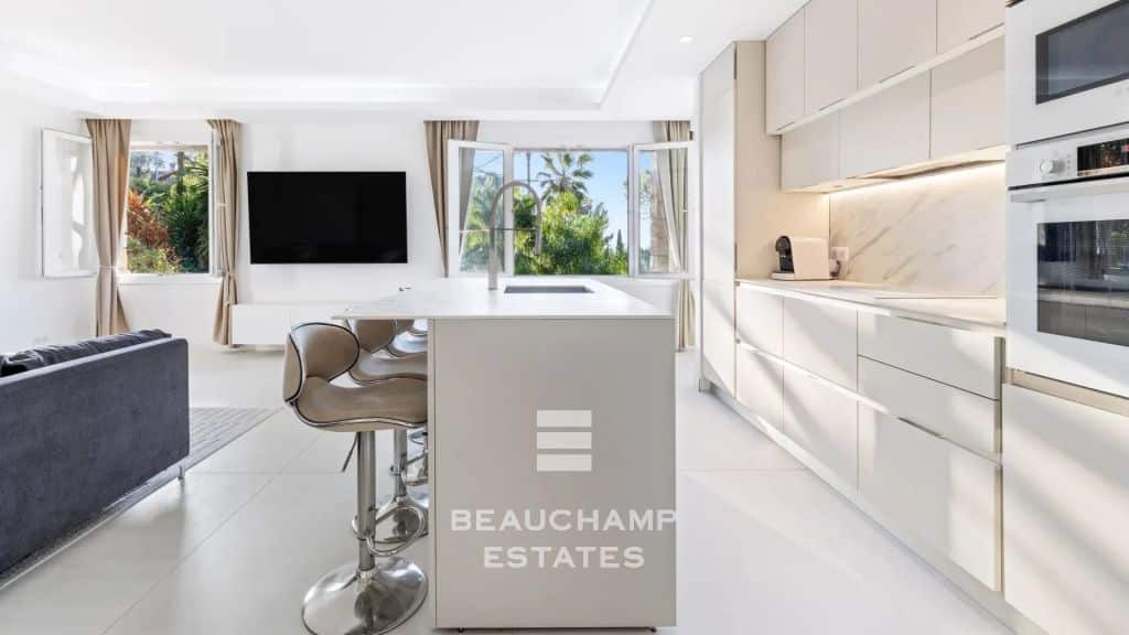 5 Bedrooms Villa, Domniant position, close to Mougins Village