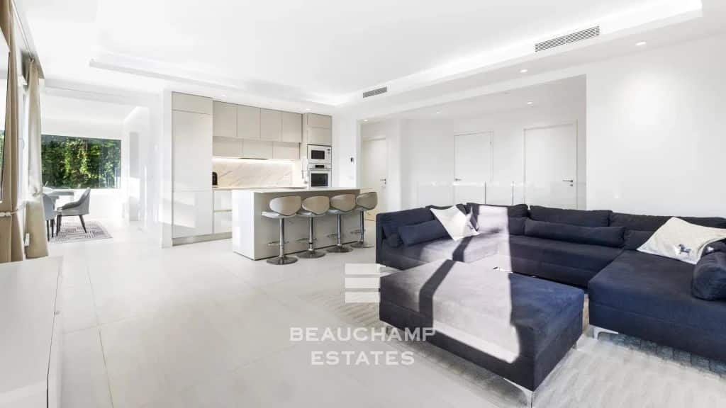 5 Bedrooms Villa, Domniant position, close to Mougins Village