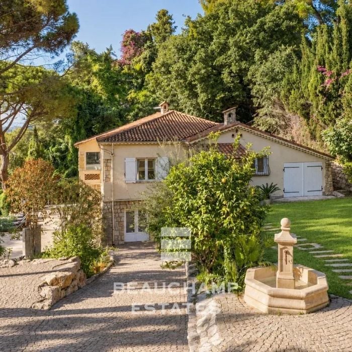 5 Bedrooms Villa, Domniant position, close to Mougins Village