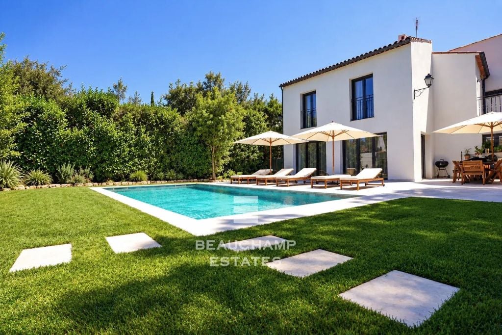 Beautifully Renovated Villa with 5 En-Suite Bedrooms