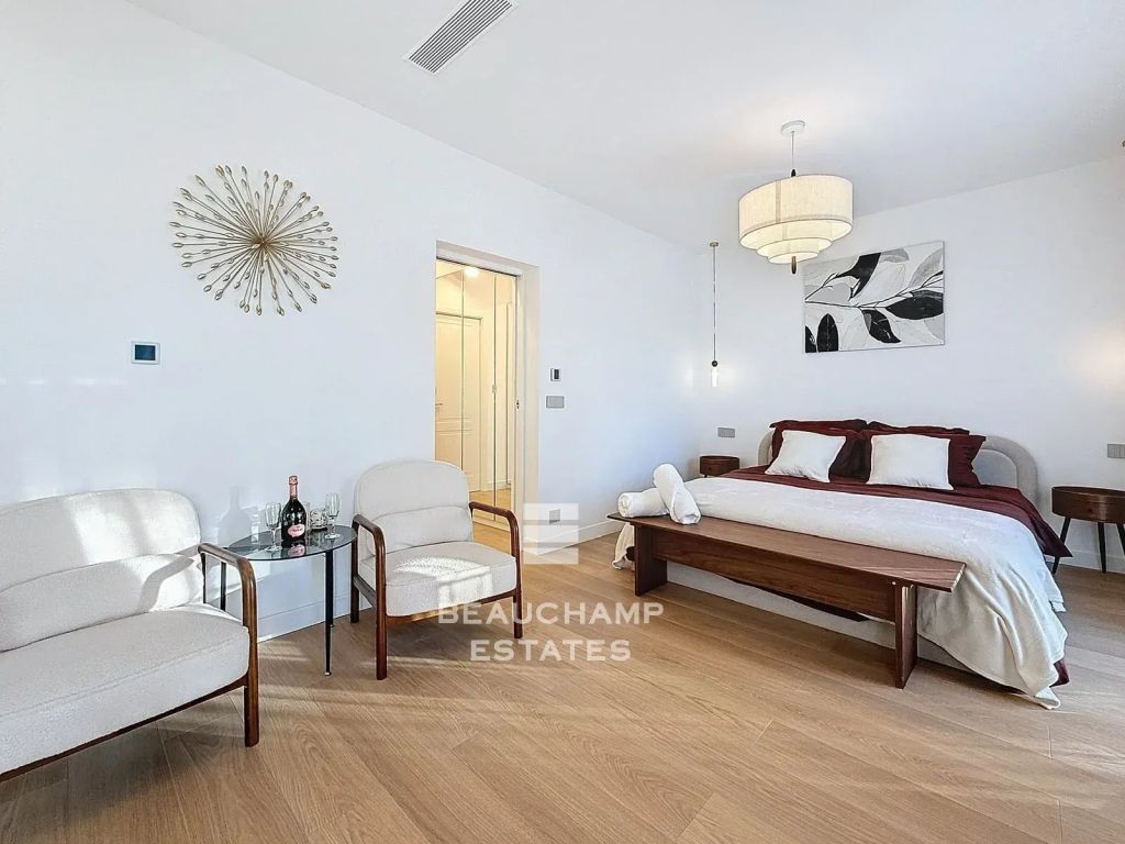 Beautifully Renovated Villa with 5 En-Suite Bedrooms