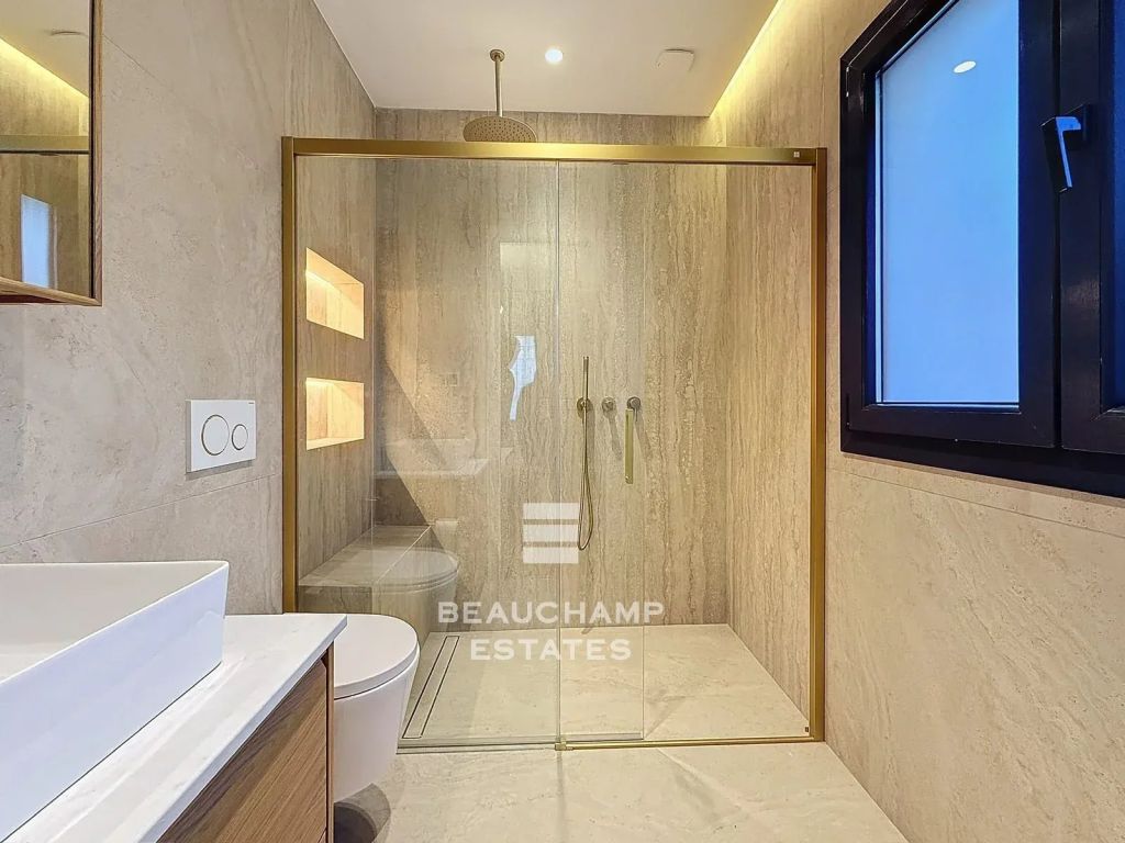 Beautifully Renovated Villa with 5 En-Suite Bedrooms