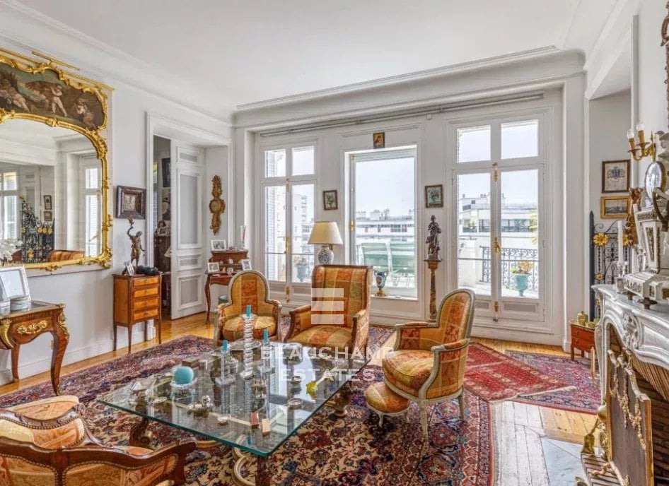 Bourgeois 5-Bedroom Apartment – Cannes Montfleury