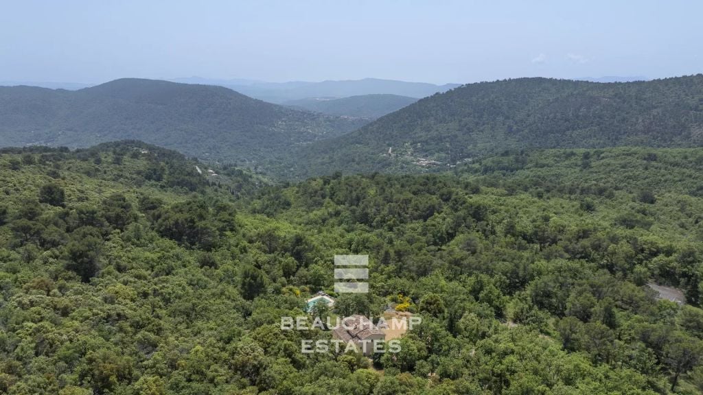 Charming 4-bedroom villa with panoramic views – Bargemon