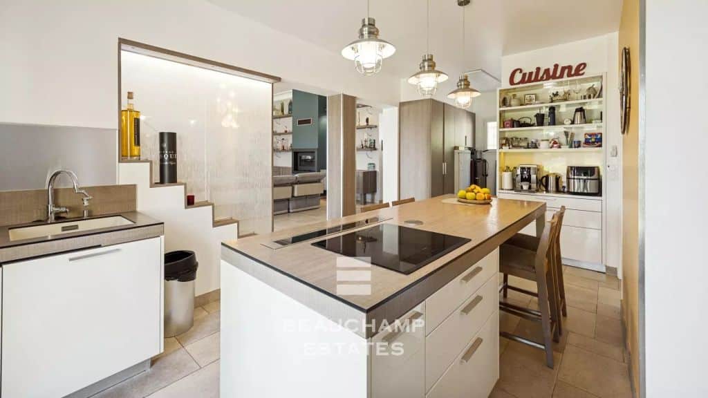 Co-exclusive 5-Bedroom Neo-Provençal Villa with Pool – Nice West