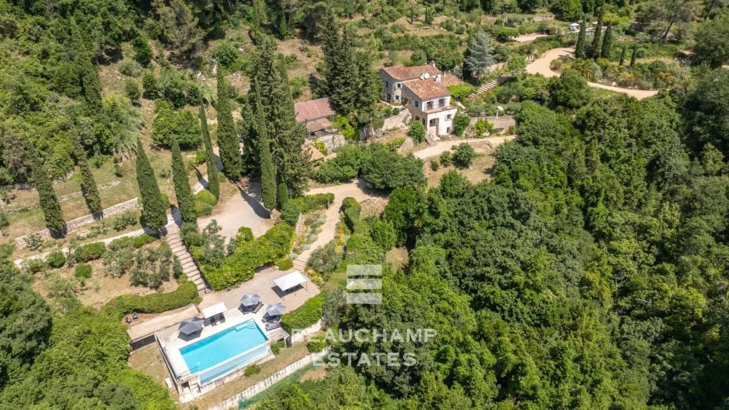 EXCLUSIVE LISTING – Private estate 9 bedrooms with river access – Fayence