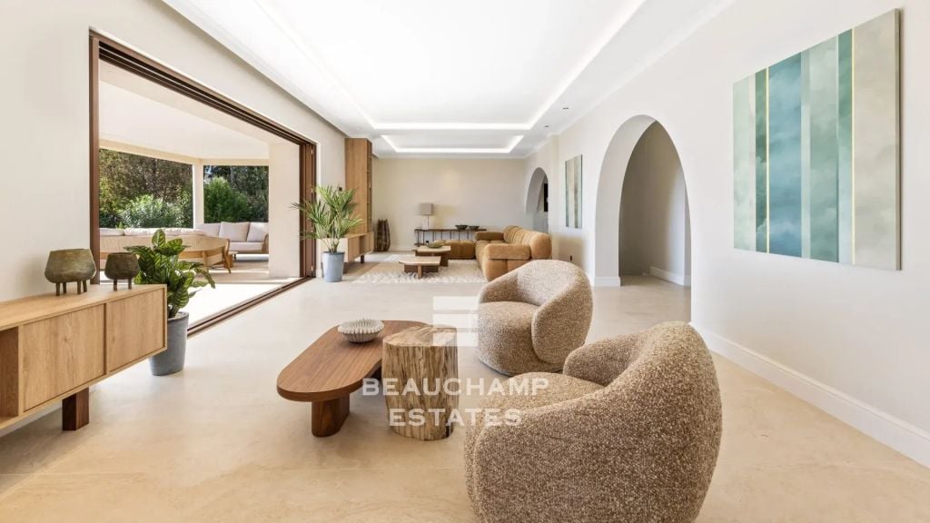 Fully Renovated Villa with Breathtaking Sea Views and Infinity Pool