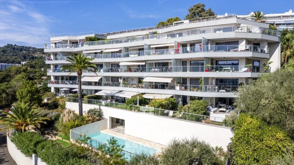 Loft-style apartment with sea view – Nice Gairau