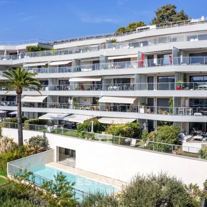 Loft-style apartment with sea view – Nice Gairau