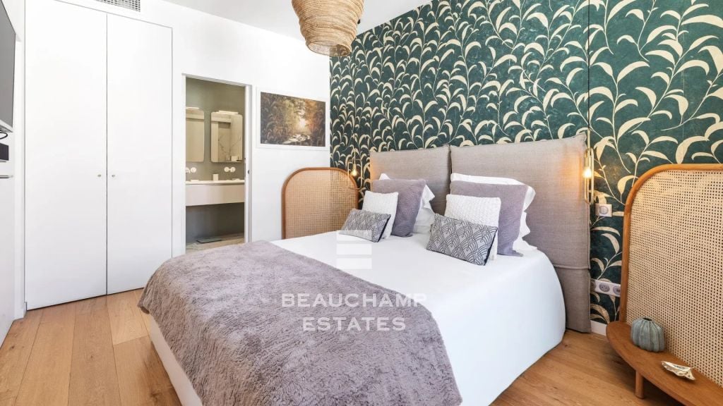 Magnificent 3-Bed Apartment with En-Suite Bathrooms Near the Palais – Cannes Rue d’Antibes