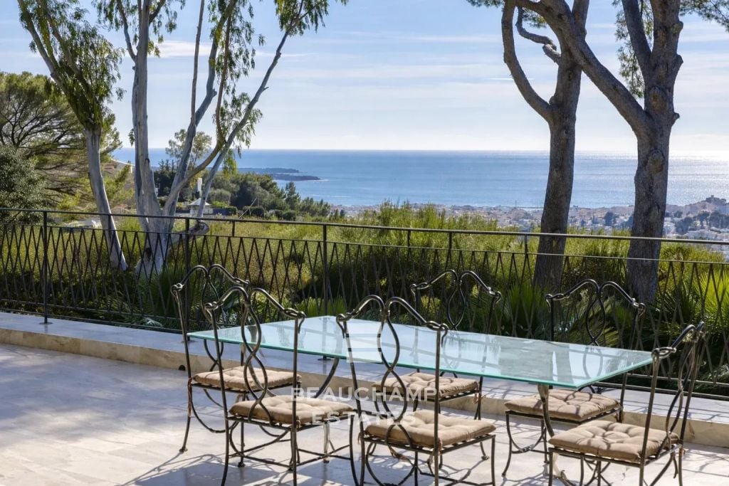 Magnificent contemporary villa with sea view- Mougins