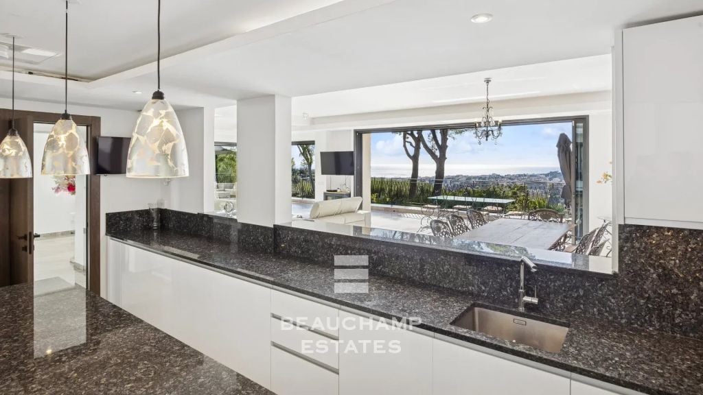 Magnificent contemporary villa with sea view- Mougins