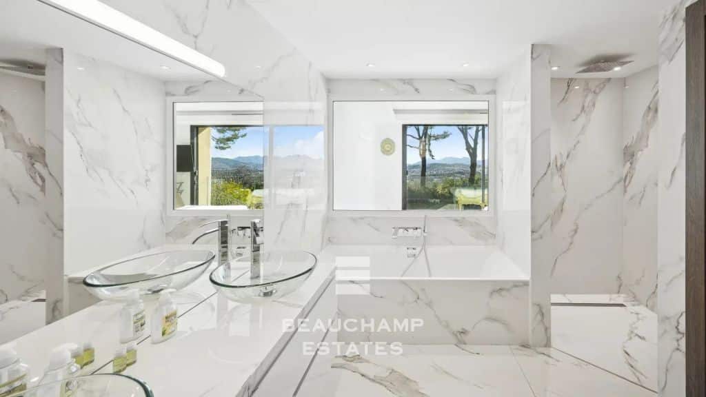 Magnificent contemporary villa with sea view- Mougins